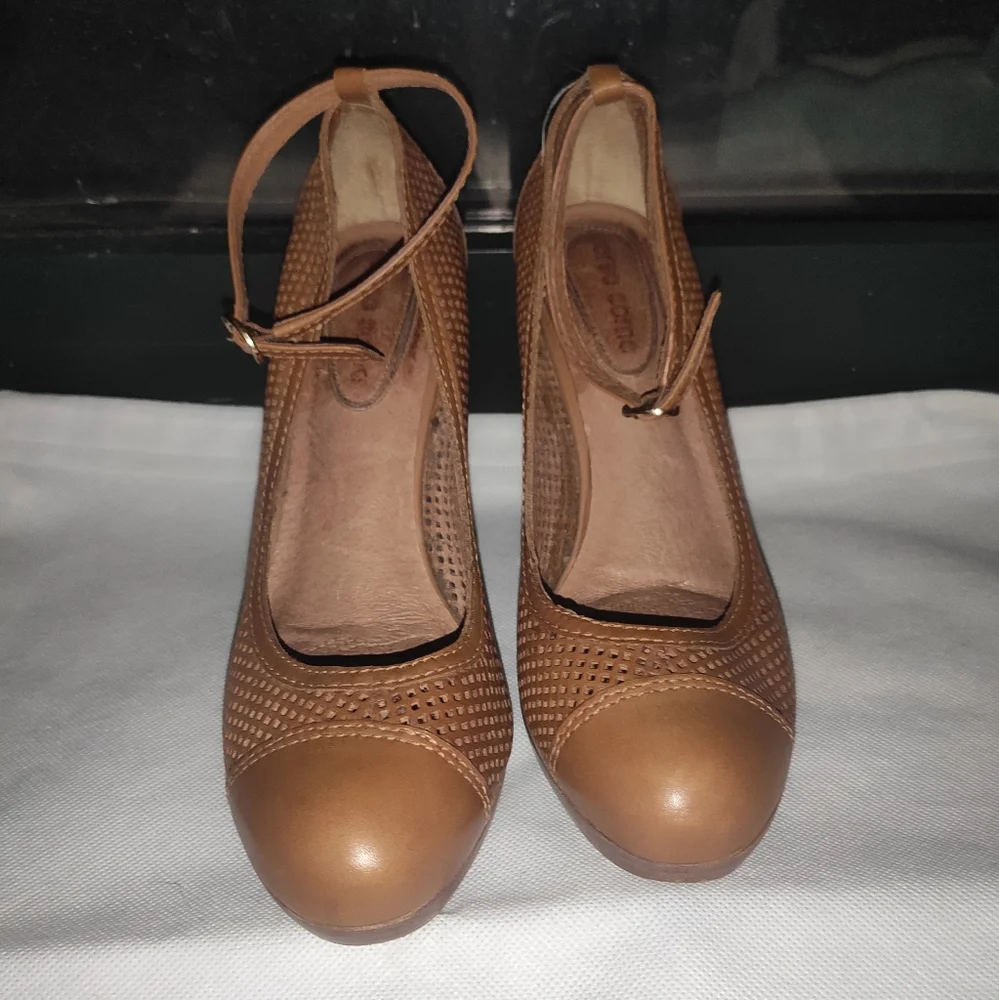 Corso Como Women's Harper Wedge Camel Leather 7.5